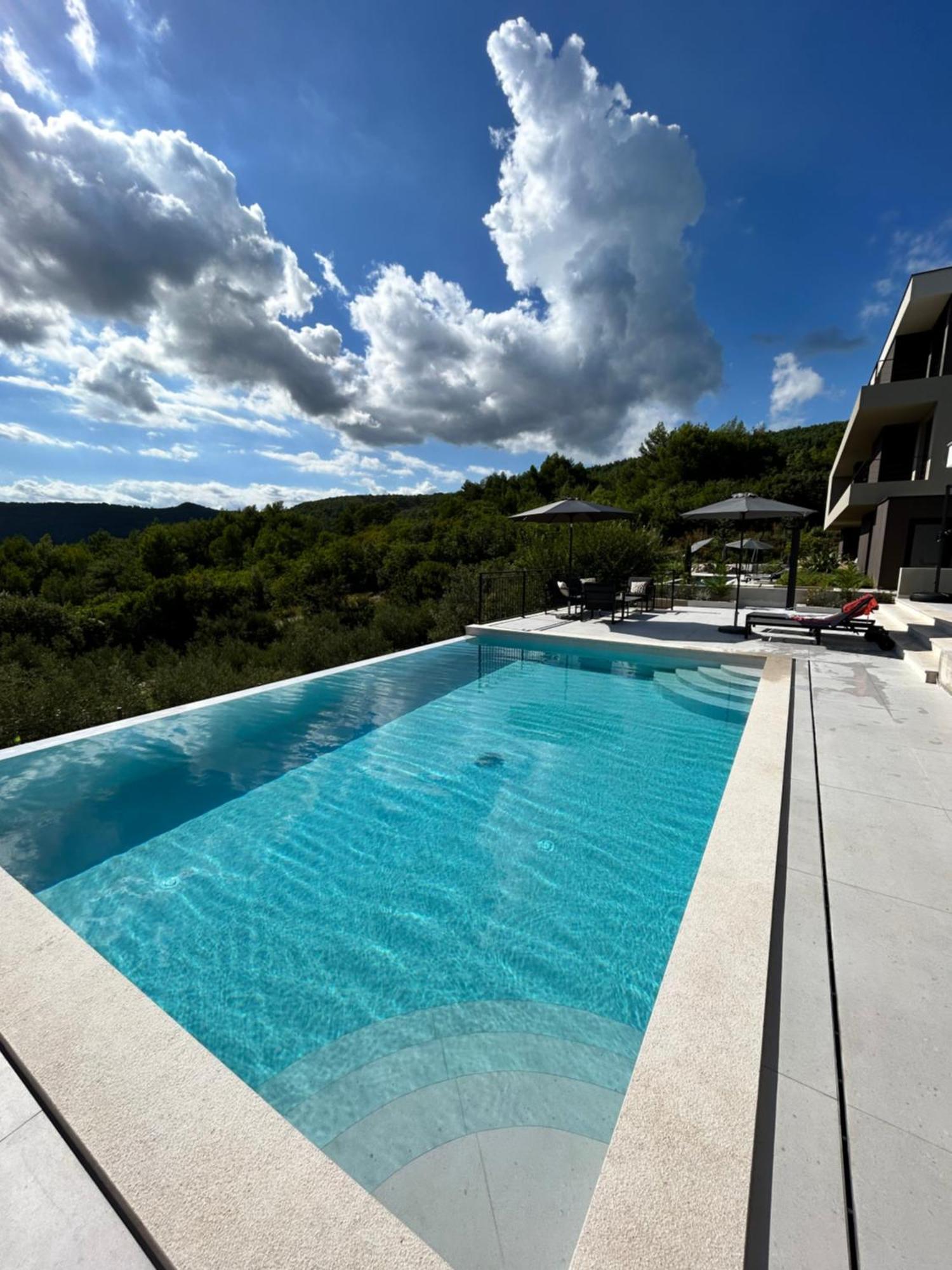 V Residence Apartments 拉巴克 外观 照片